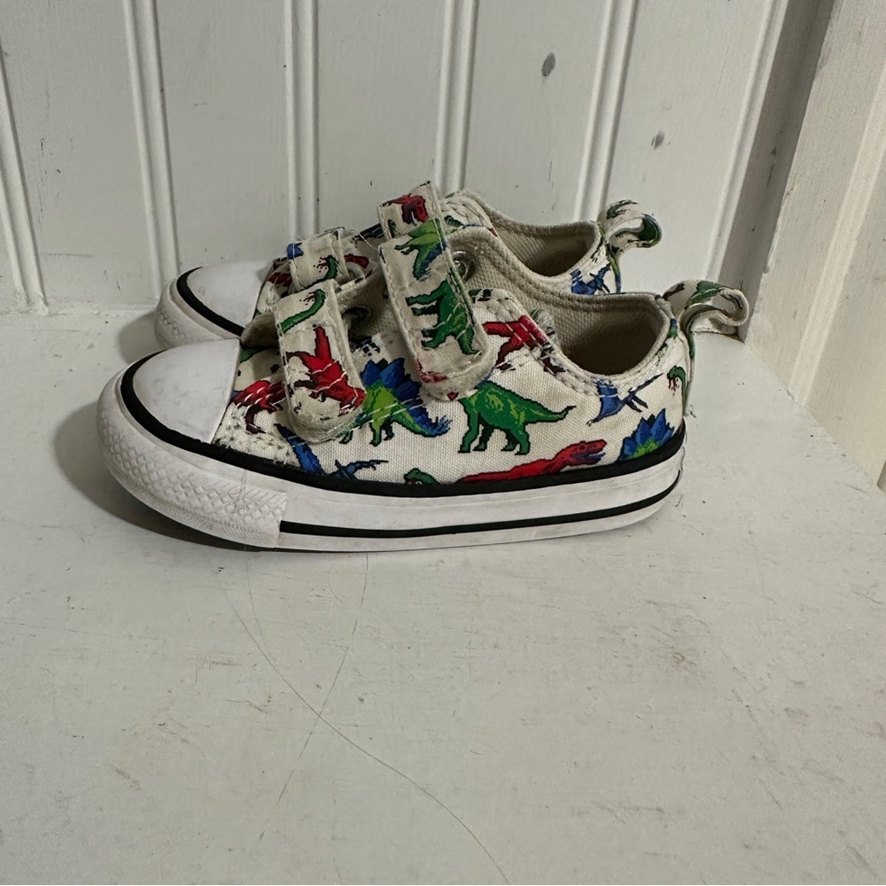 Converse Kids' Chuck Taylor All Star 2V Low Top Sneaker